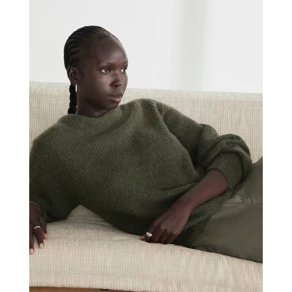 Everlane Sweaters - NWT Everlane The Alpaca Crew sz: S color: Kambaba green